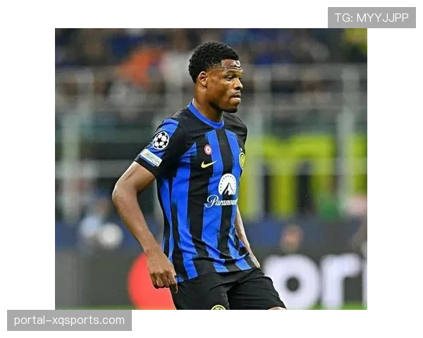 国米官方：主力右翼卫邓弗里斯因腿筋不适将缺席未来两轮联赛